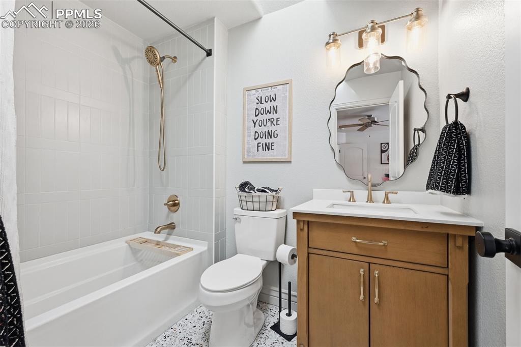 Image 43 of 50: Bathroom