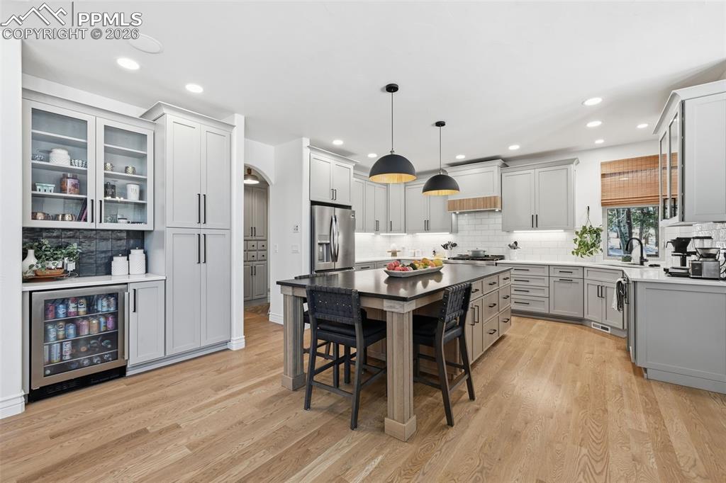 Image 7 of 50: Kitchen