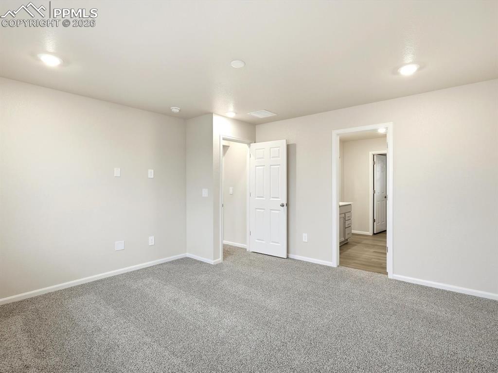 Image 12 of 30: Bedroom