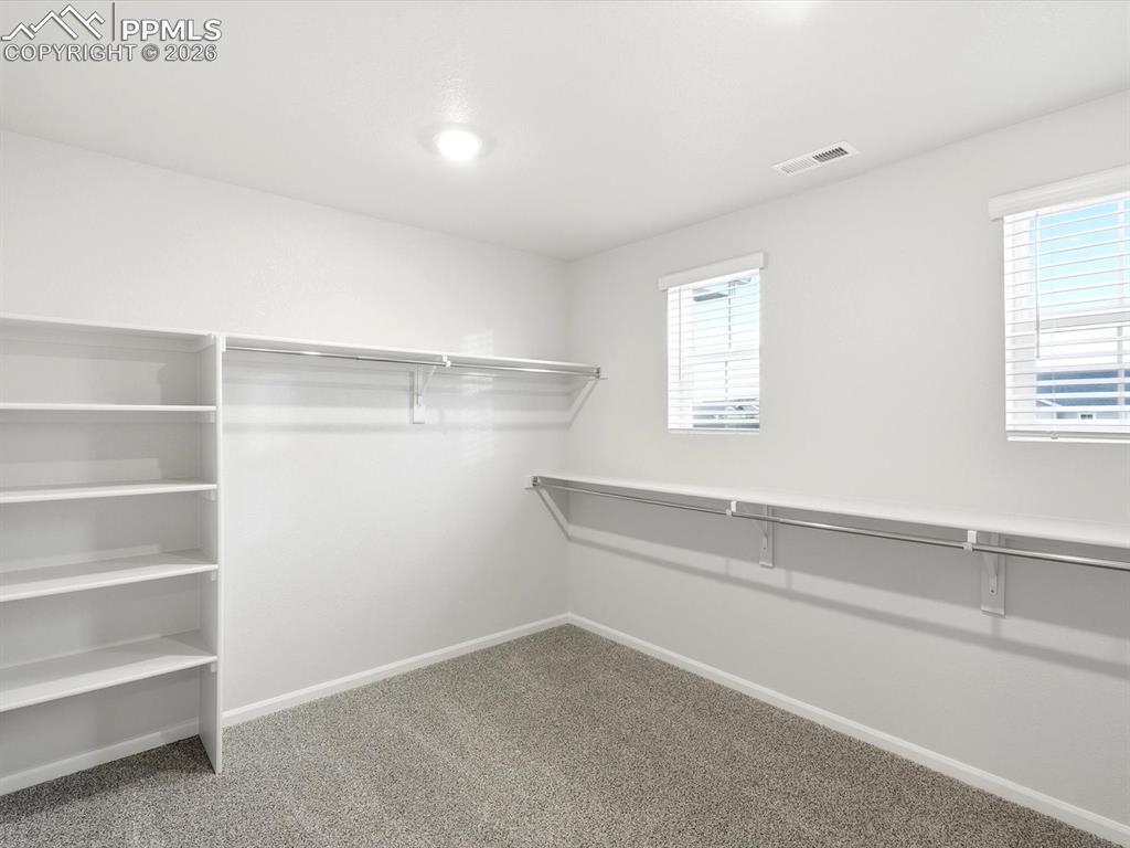 Image 21 of 30: Closet