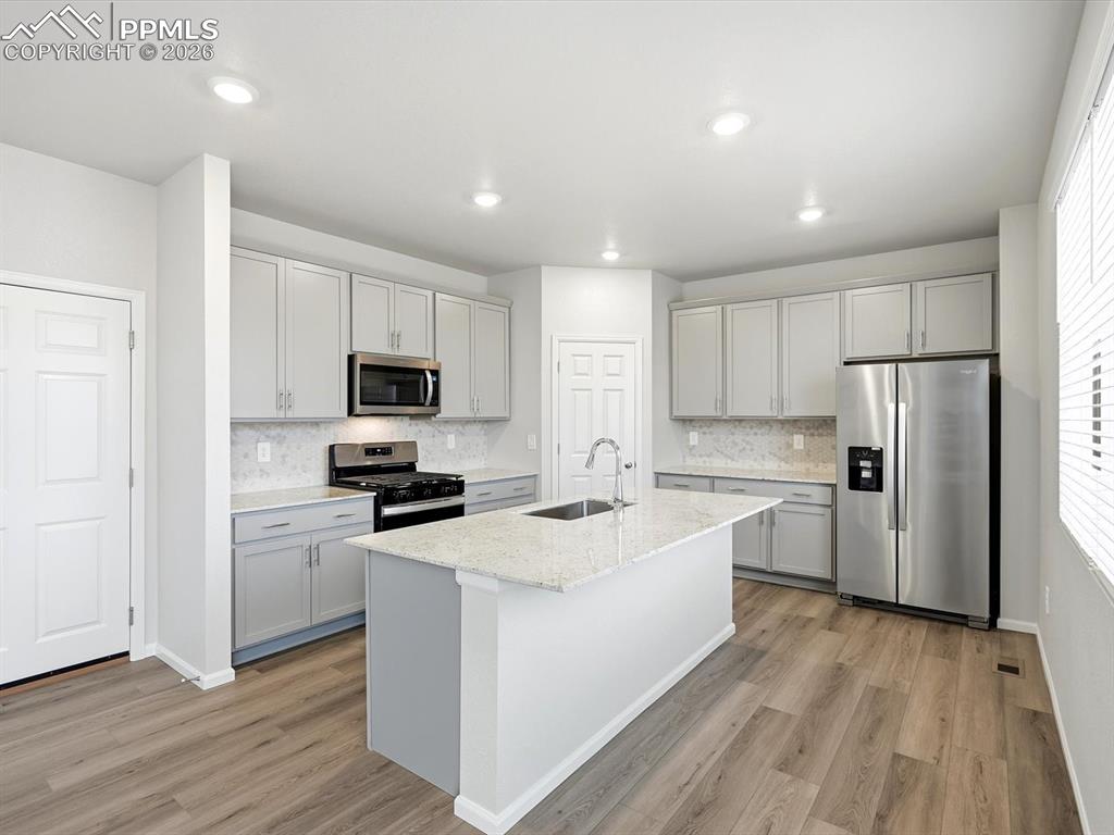 Image 25 of 30: Kitchen