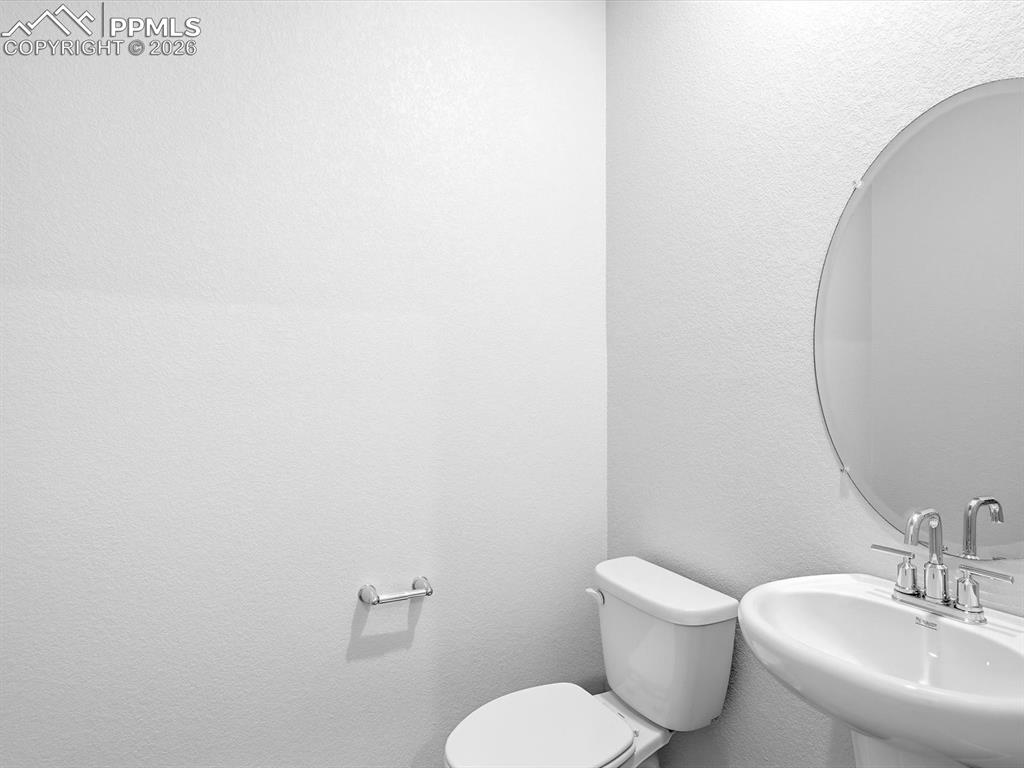 Image 26 of 30: Bathroom