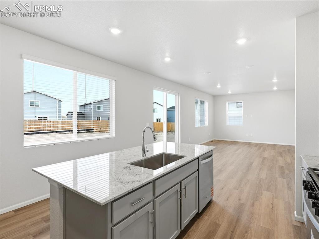 Image 6 of 30: Kitchen