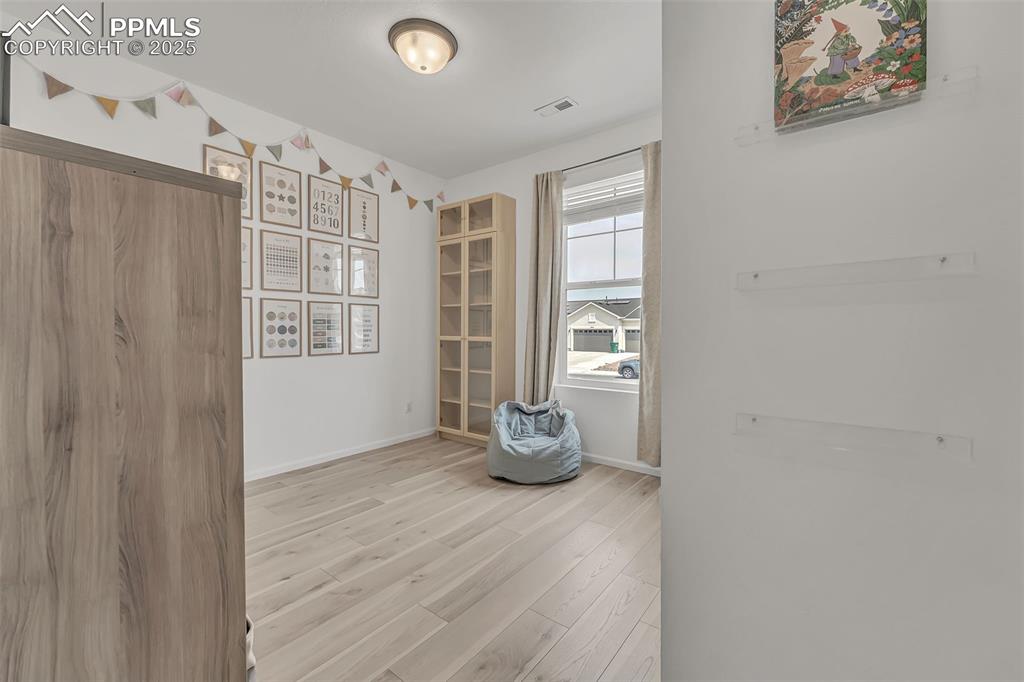 Image 11 of 39: Sitting Room