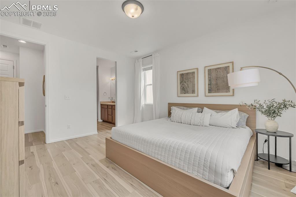 Image 18 of 39: Bedroom
