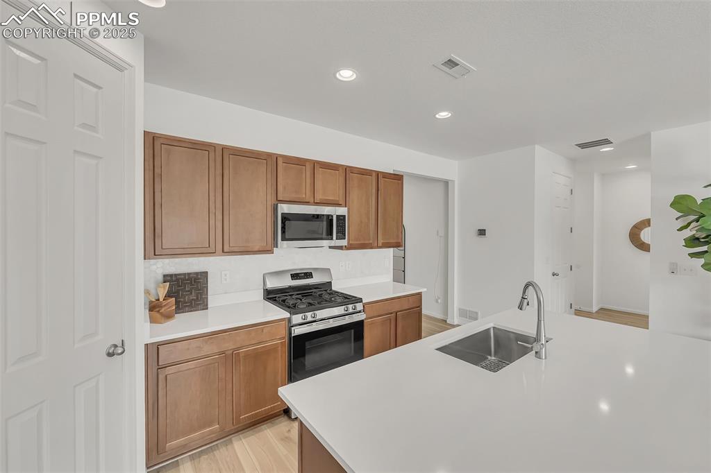 Image 5 of 39: Kitchen