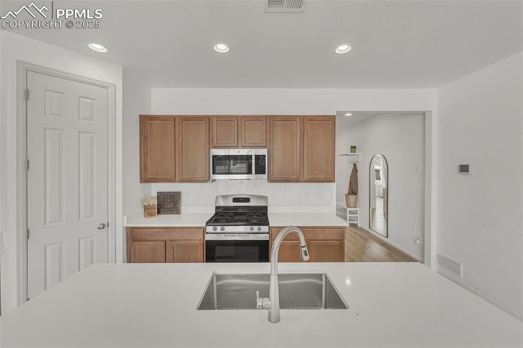 Image 6 of 39: Kitchen