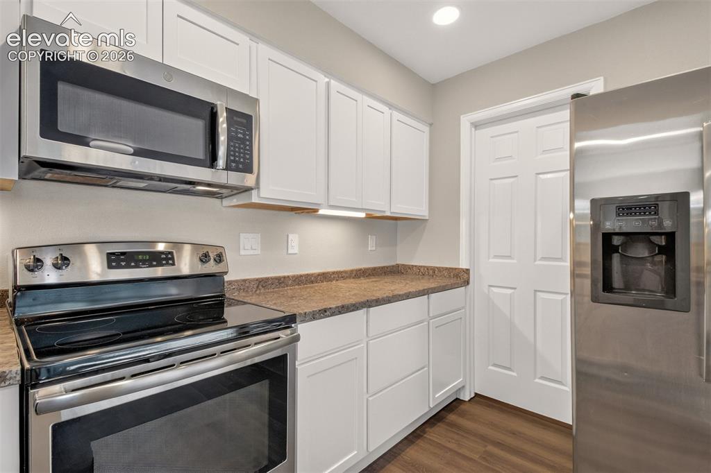 Image 10 of 34: Kitchen