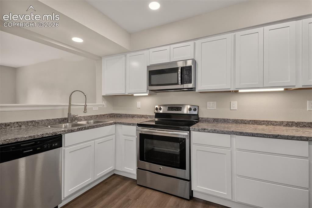 Image 9 of 34: Kitchen