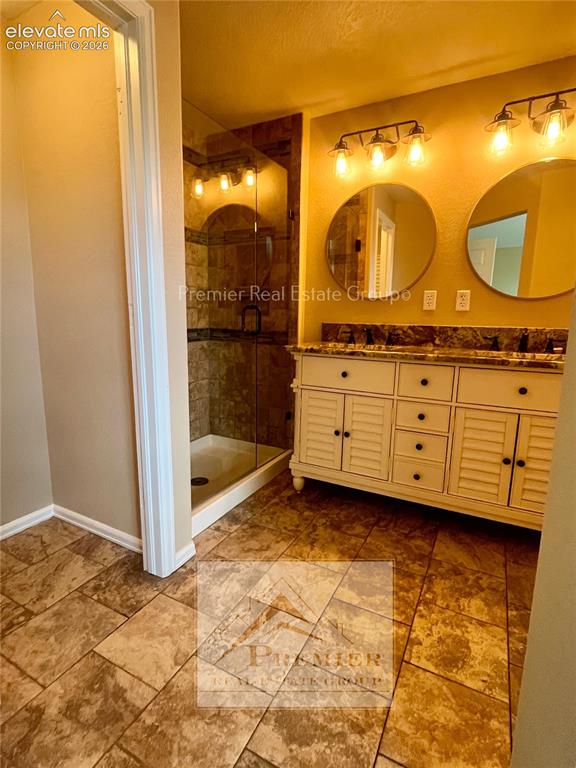 Image 17 of 28: Bathroom