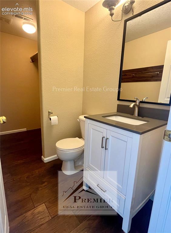 Image 18 of 28: Bathroom