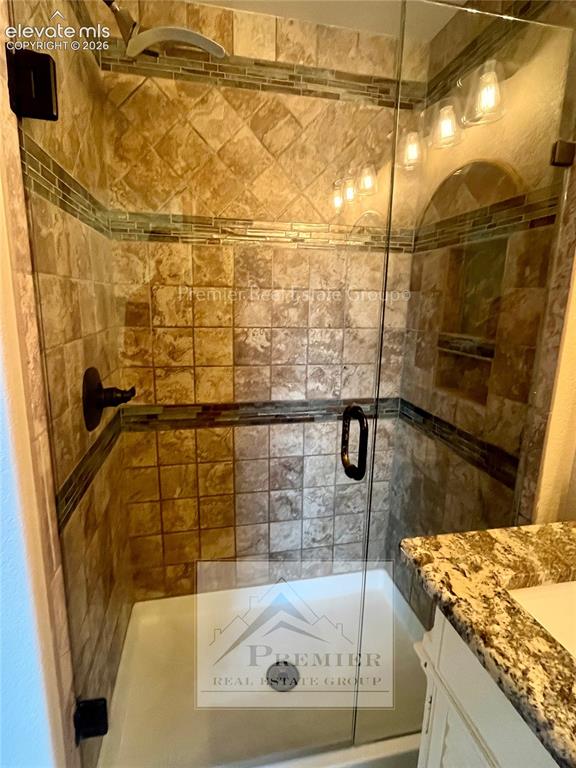 Image 19 of 28: Bathroom