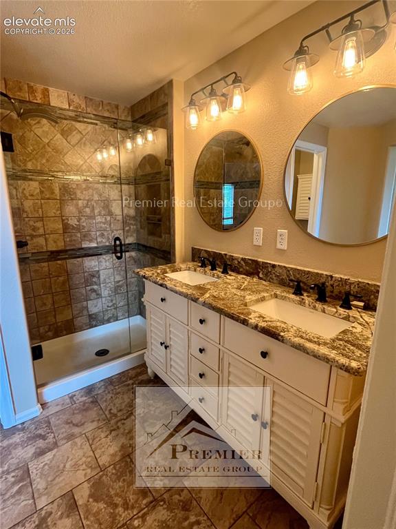 Image 20 of 28: Bathroom