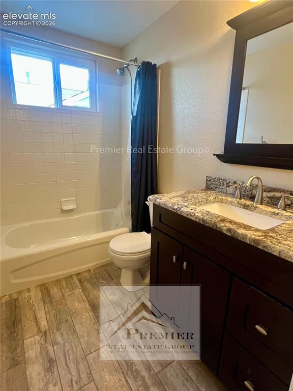 Image 21 of 28: Bathroom