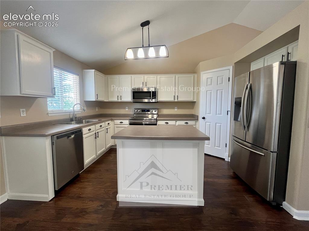 Image 6 of 28: Kitchen