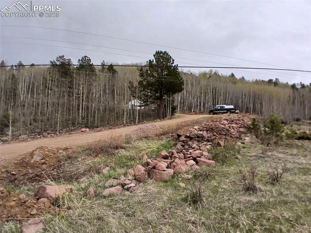 Image 23 of 26: Yard