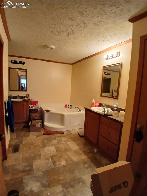 Image 6 of 26: Bathroom