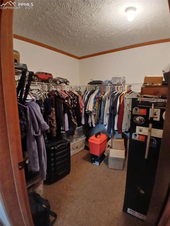 Image 7 of 26: Closet