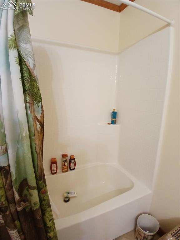 Image 9 of 26: Bathroom