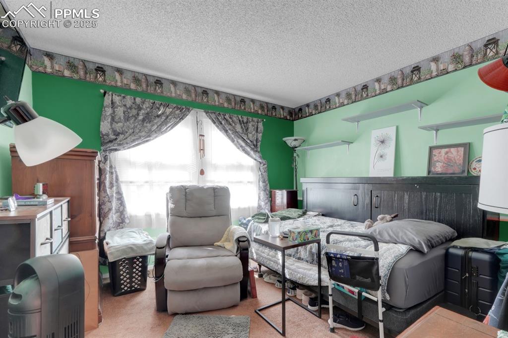 Image 20 of 27: Guest Bedroom