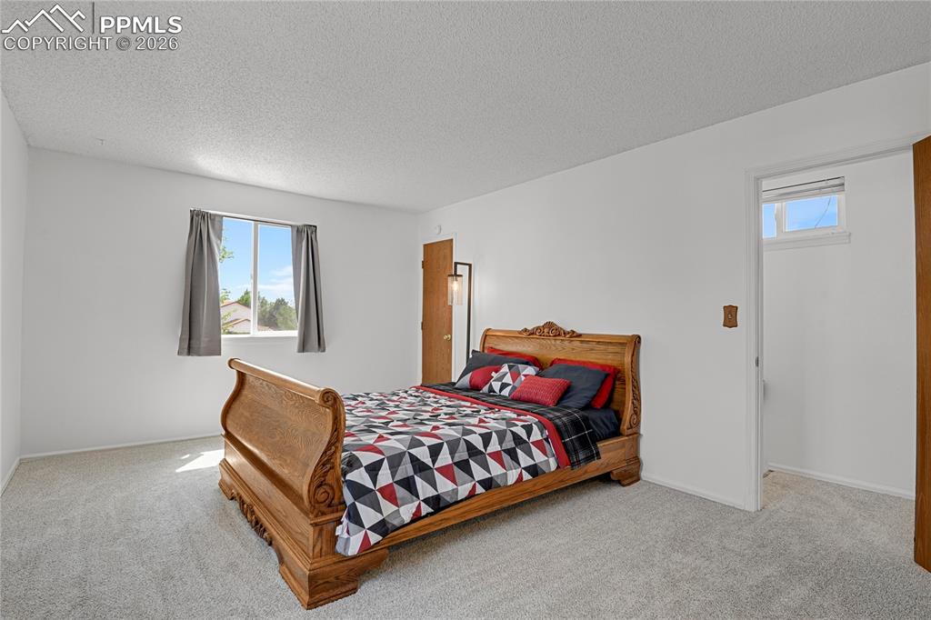 Image 11 of 18: Bedroom