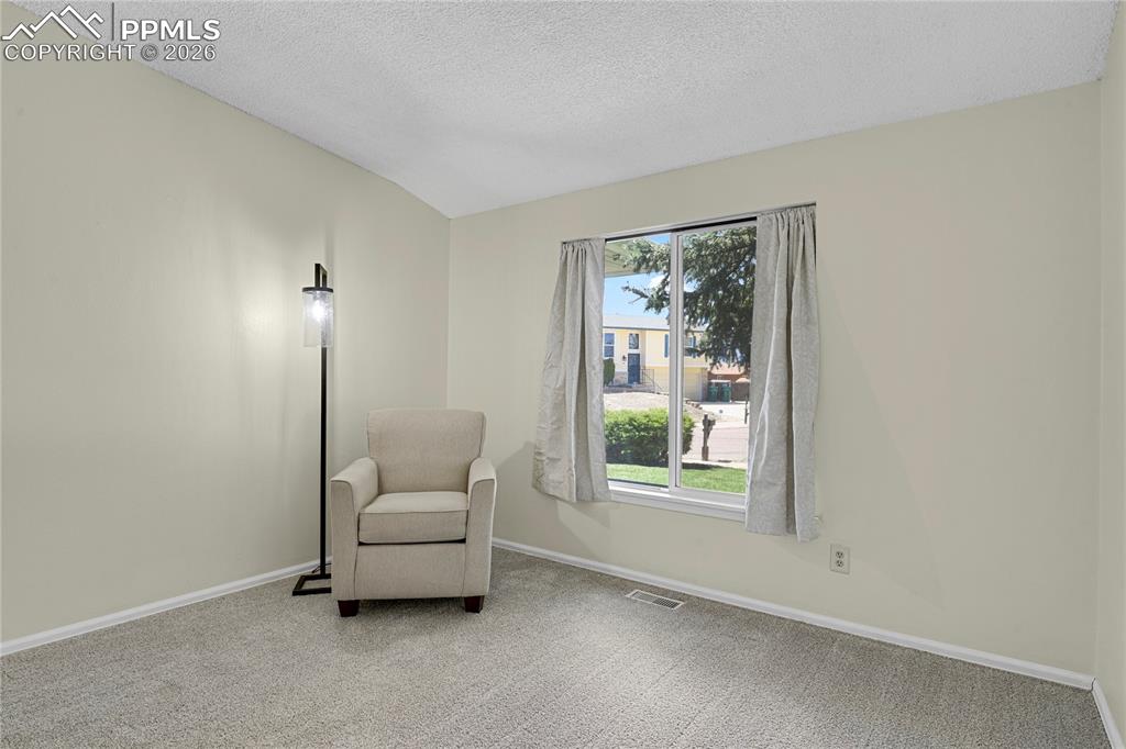 Image 14 of 18: Sitting Room