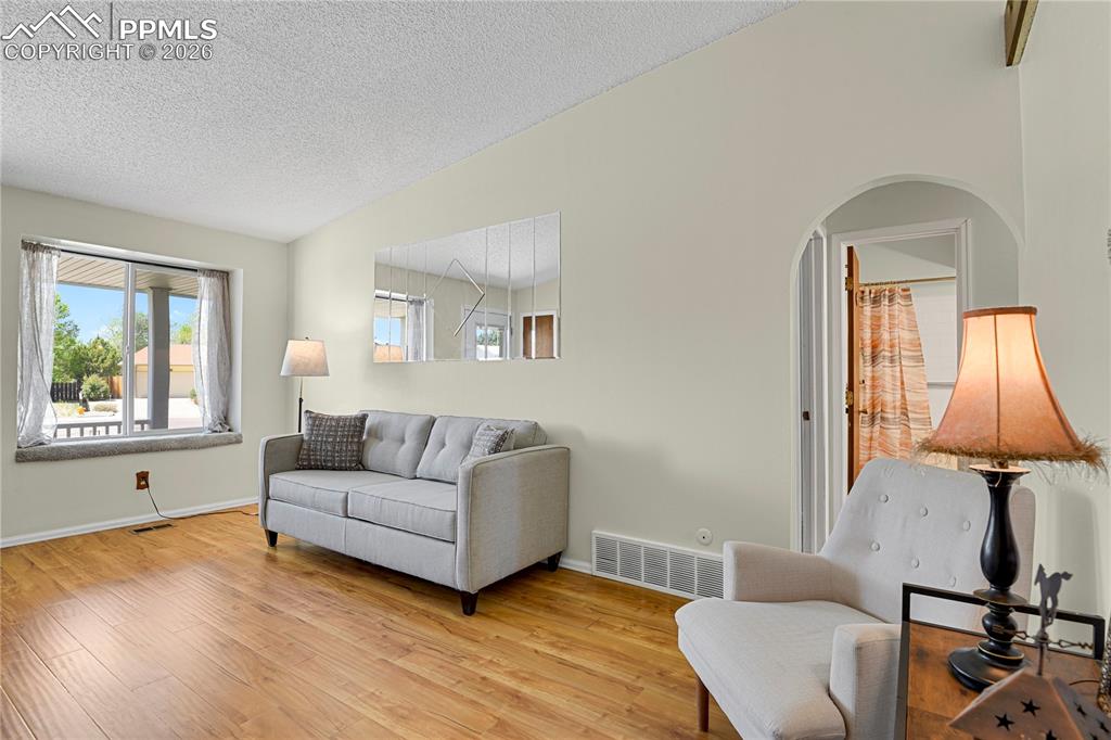 Image 4 of 18: Living Room