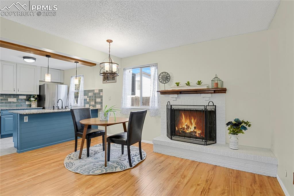 Image 6 of 18: Dining Area
