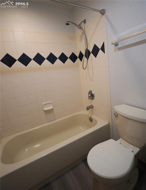 Image 35 of 49: Bathroom