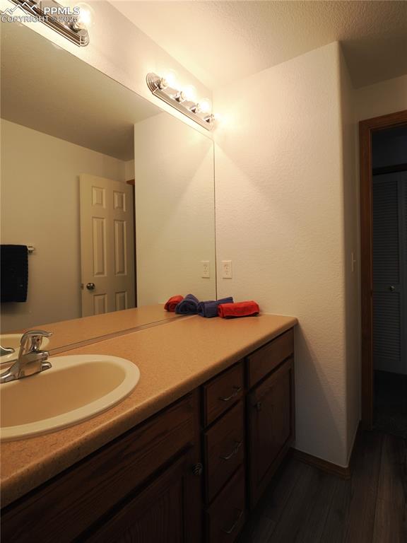 Image 36 of 49: Bathroom