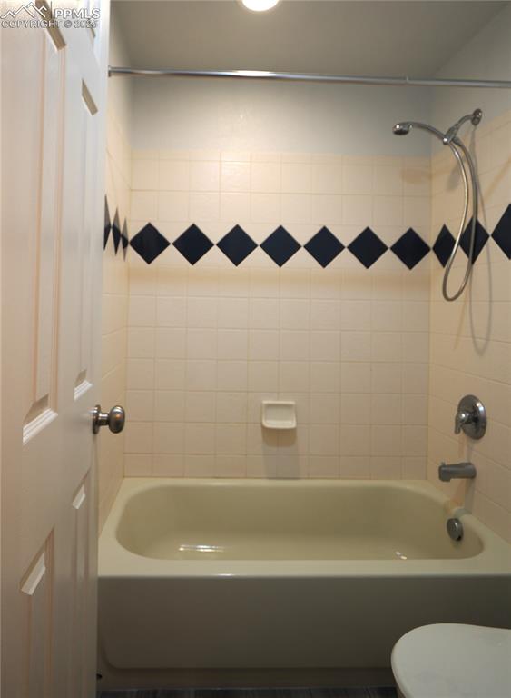 Image 37 of 49: Bathroom
