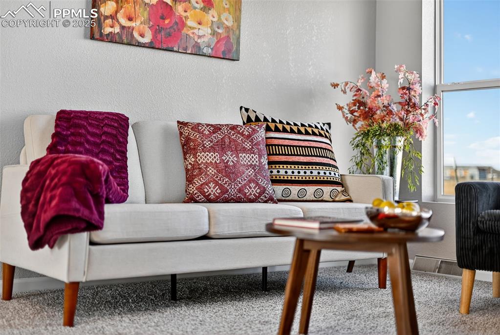 Image 14 of 45: Living Room