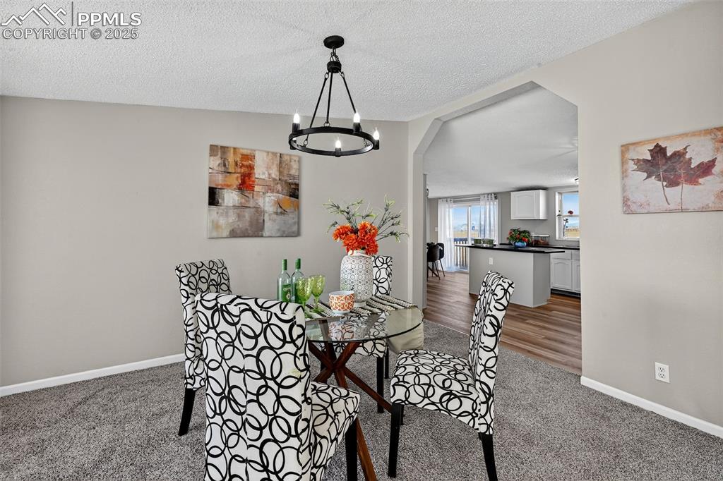 Image 17 of 45: Dining Area