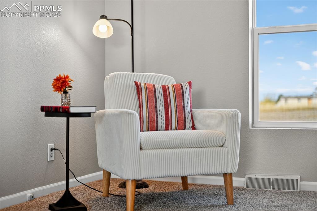 Image 26 of 45: Sitting Room