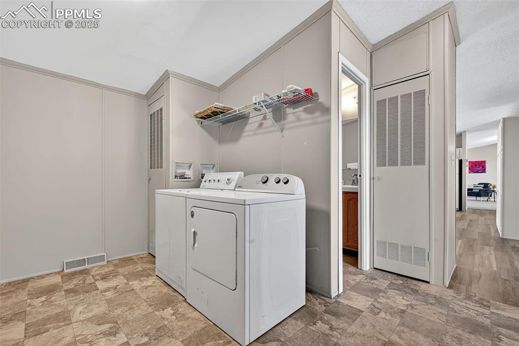 Image 32 of 45: Laundry