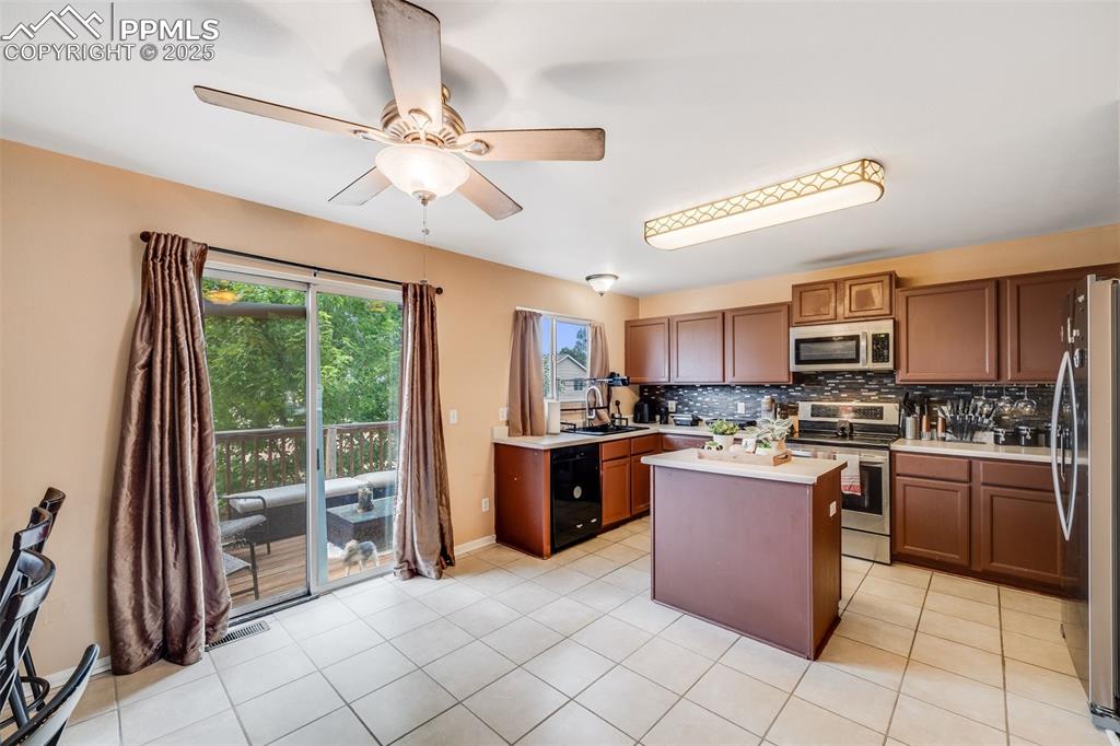 Image 10 of 43: Kitchen
