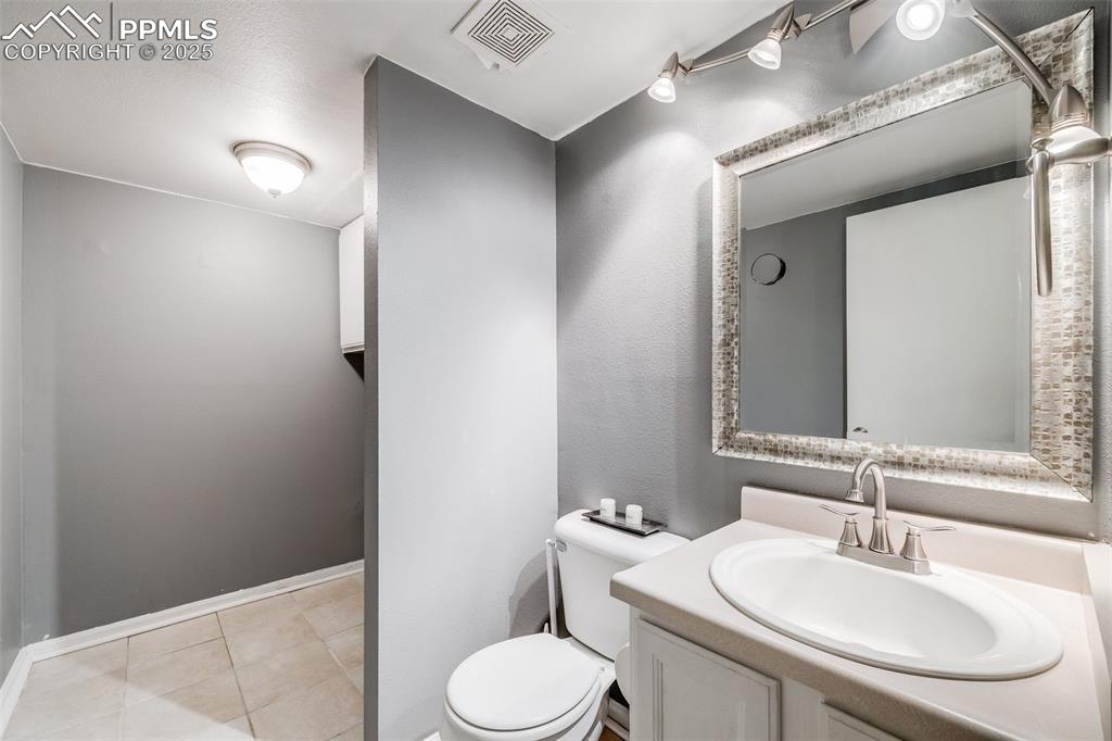 Image 19 of 43: Bathroom
