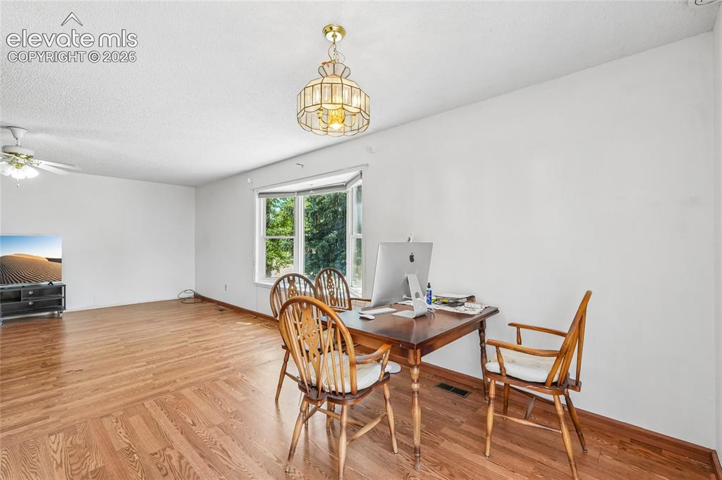 Image 13 of 50: Dining Area