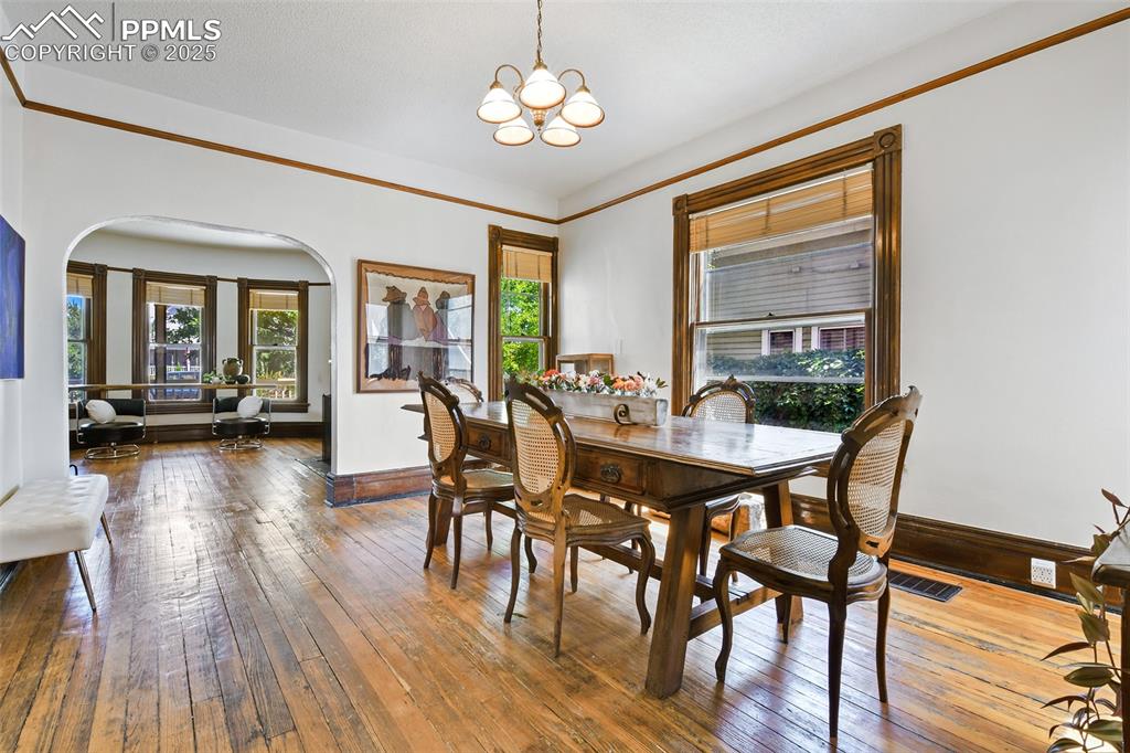 Image 12 of 42: Lots of space for entertaining!