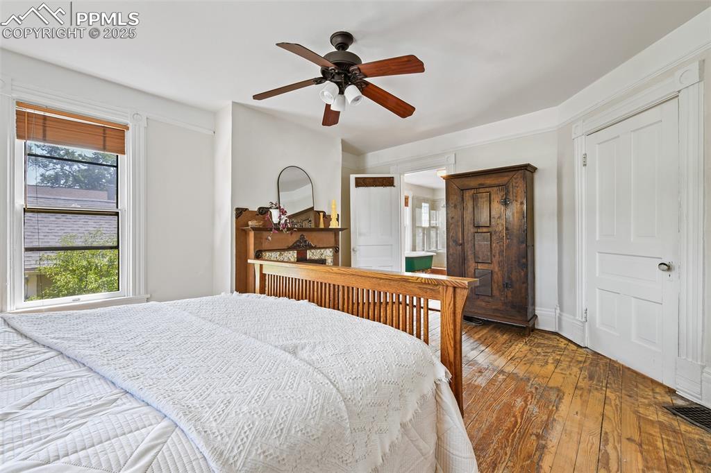 Image 23 of 42: Master Bedroom