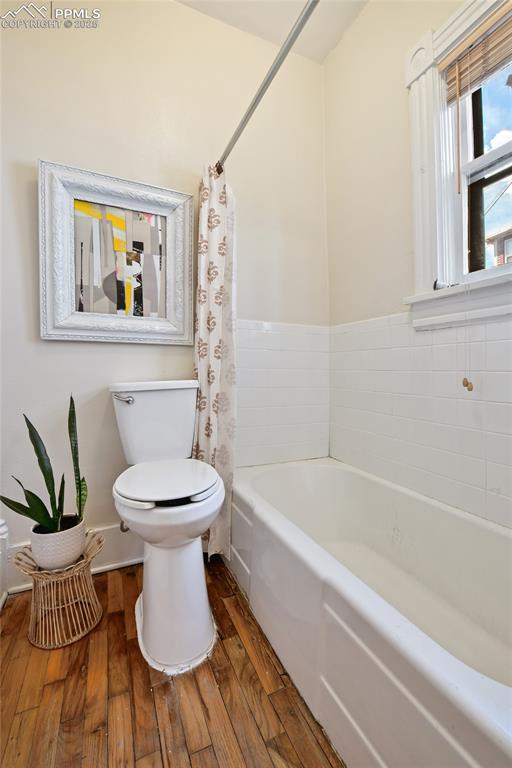 Image 8 of 42: Full bath off Sitting Room/Bedroom