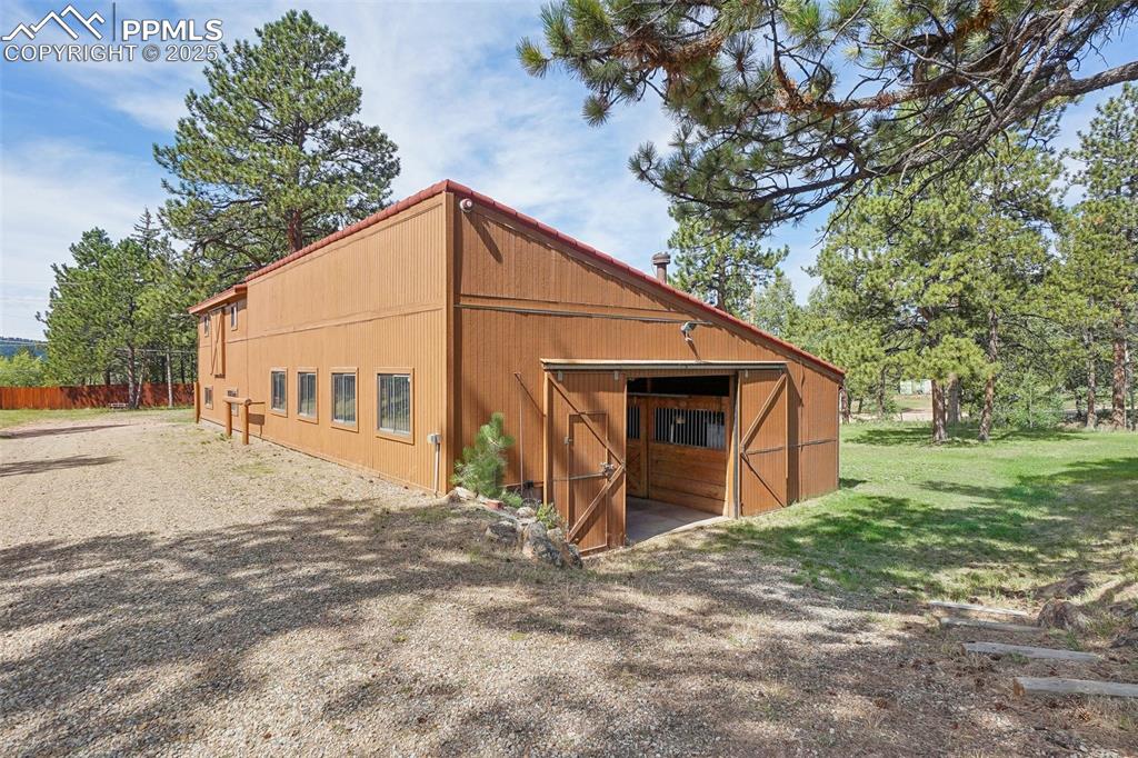 Image 31 of 49: 5 stall barn with space for turnout