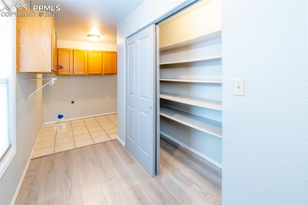 Image 21 of 34: Laundry