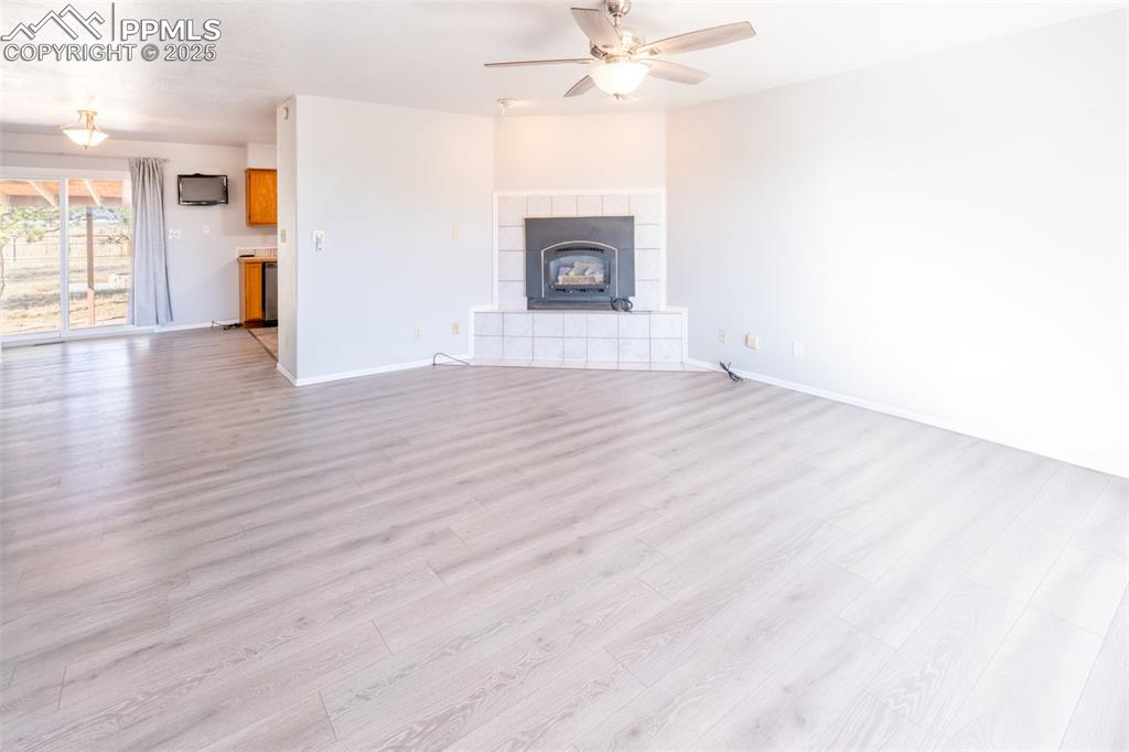 Image 5 of 34: Living Room