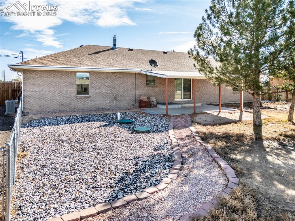 Image 8 of 34: Back of Structure