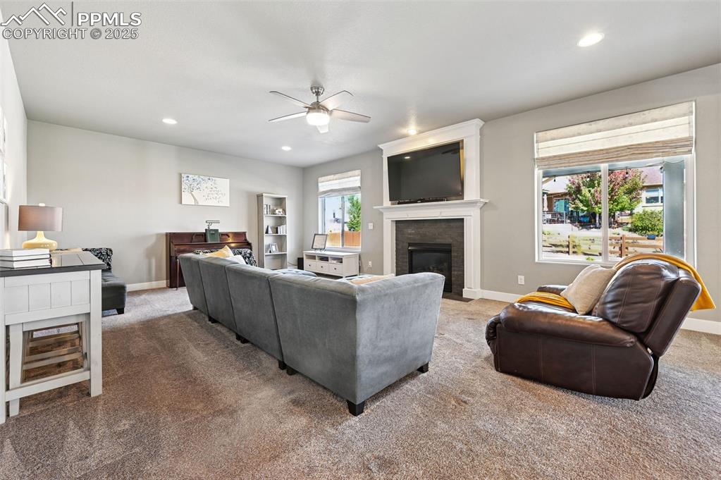 Image 14 of 50: Living Room