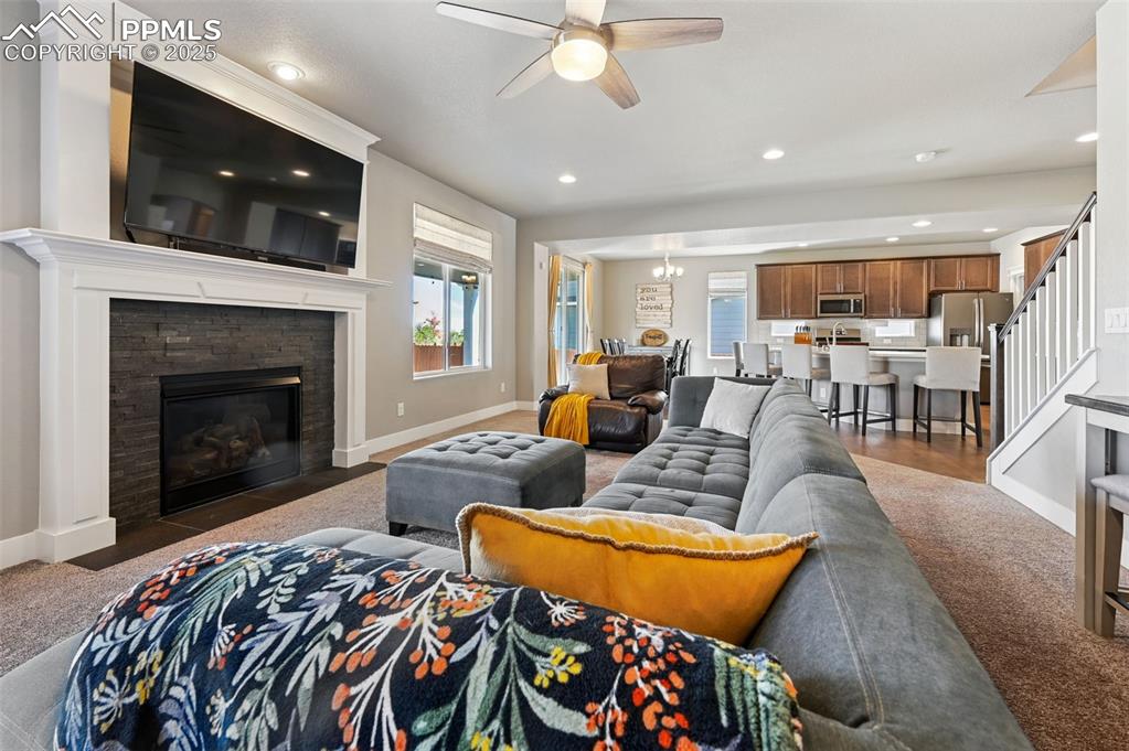 Image 16 of 50: Living Room