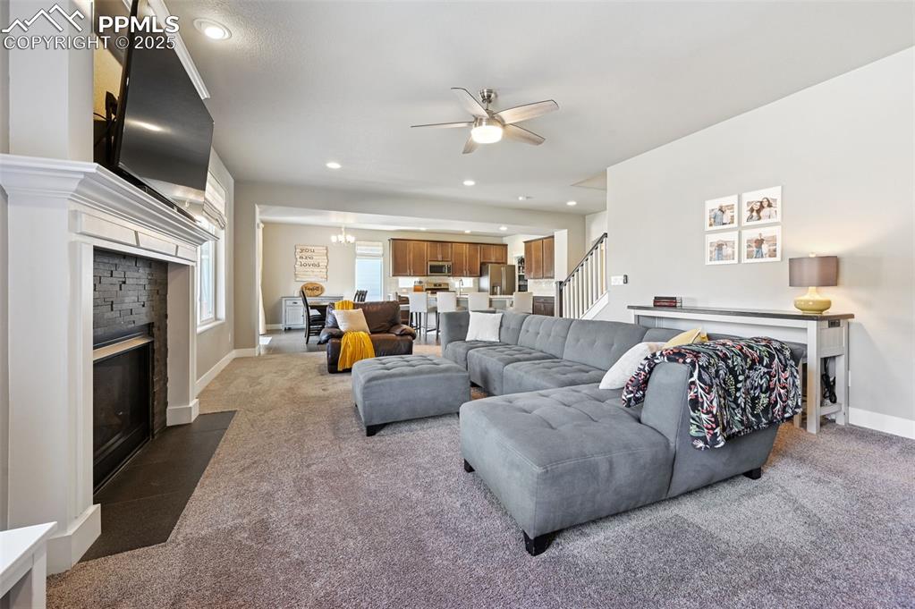 Image 17 of 50: Living Room