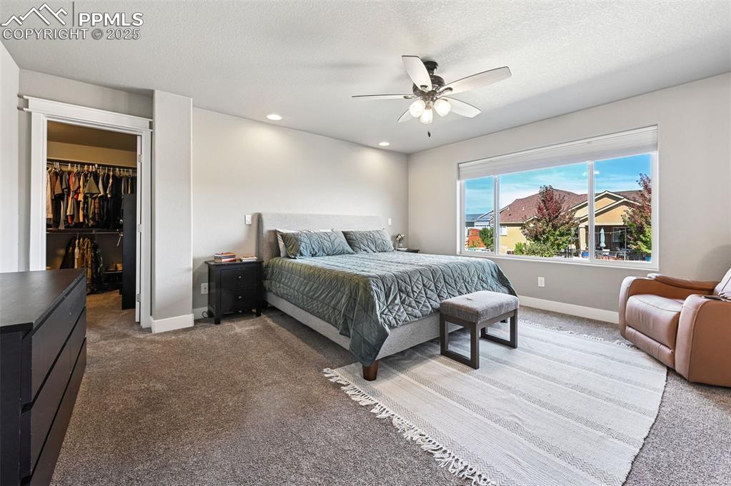 Image 18 of 50: Bedroom