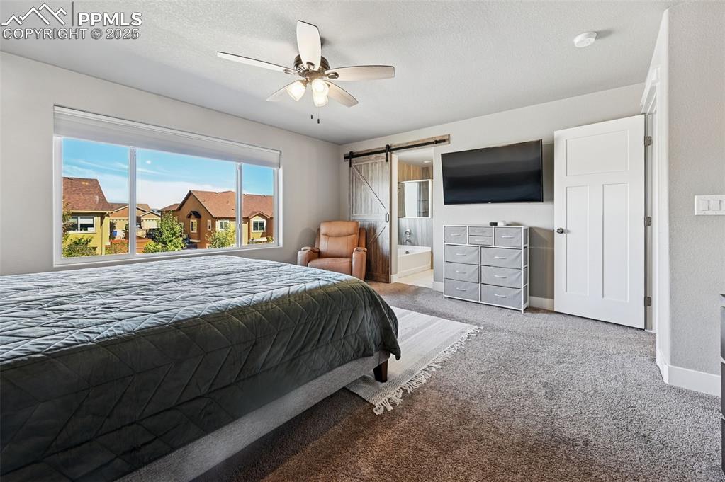 Image 20 of 50: Bedroom